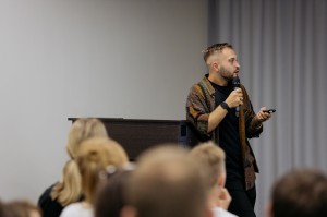 Лекция Ильи Гомыранова «Сны для осьминога. Интеллект животных»