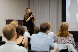 Лекция Ильи Гомыранова «Сны для осьминога. Интеллект животных»