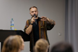 Лекция Ильи Гомыранова «Сны для осьминога. Интеллект животных»