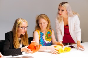 Мастер-класс на русском жестовом языке «Теневая сторона»