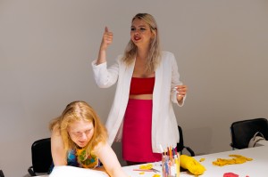 Мастер-класс на русском жестовом языке «Теневая сторона»