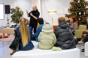 Встречи в «Гостиной под абажуром». Коллекционер старинных парикмахерских аксессуаров Ильдар Абдулов