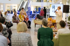 Встречи в «Гостиной под абажуром». Коллекционер ёлочных игрушек Надежда Маценко