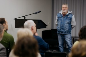 Выставка «Выбрал дорогу — не сворачивай!»: лекция куратора Музея наивного искусства Андрея Бобрихина