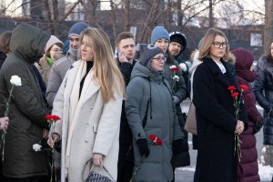 Возложение цветов к стеле Бориса Ельцина 1 февраля 2023 года