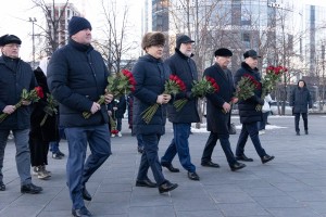 Возложение цветов к стеле Бориса Ельцина 1 февраля 2023 года