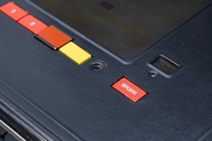 Демонтаж витрины с «ядерным чемоданчиком»