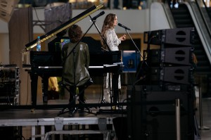 8 марта в Ельцин Центре. Поэтический марафон «Все они как одна непохожи»