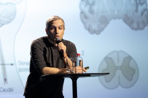 «Мозги, да и только»: лекция нейробиолога, профессора Сколковского института науки и технологий Филиппа Хайтовича