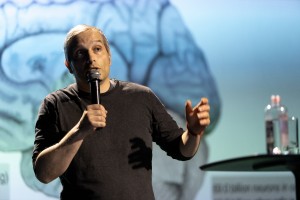 «Мозги, да и только»: лекция нейробиолога, профессора Сколковского института науки и технологий Филиппа Хайтовича