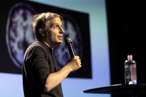 «Мозги, да и только»: лекция нейробиолога, профессора Сколковского института науки и технологий Филиппа Хайтовича