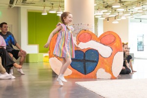 Выпускной спектакль: котики, Красная Шапочка и Чёрное пятно