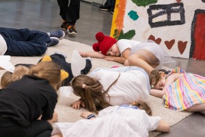 Выпускной спектакль: котики, Красная Шапочка и Чёрное пятно