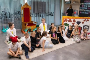 Выпускной спектакль: котики, Красная Шапочка и Чёрное пятно