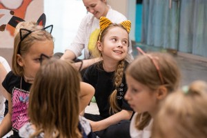 Выпускной спектакль: котики, Красная Шапочка и Чёрное пятно