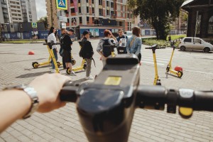 «Из слободы в Cити» на электросамокатах