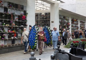 Возложение цветов к могилам Комаря, Кричевского, Усова