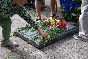 Возложение цветов к могилам Комаря, Кричевского, Усова