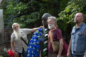 Возложение цветов к могилам Комаря, Кричевского, Усова