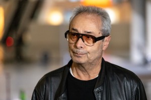 Режиссёр Валерий Фокин перед спектаклем «Честная женщина» в Атриуме Ельцин Центра