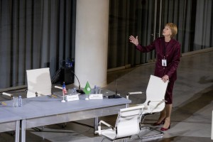 Спектакль «Честная женщина» в Атриуме Ельцин Центра