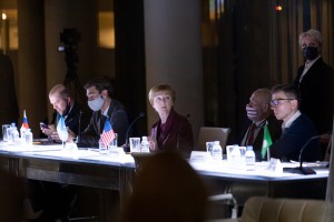 Спектакль «Честная женщина» в Атриуме Ельцин Центра