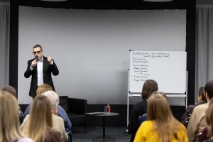 Теория кино от Евгения Майзеля в Ельцин Центре