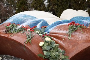 Возложение цветов на Новодевичьем кладбище