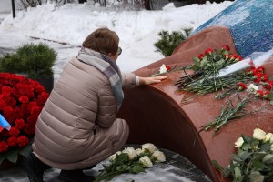 Возложение цветов на Новодевичьем кладбище