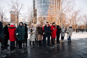 Возложение цветов к памятнику Бориса Ельцина в Екатеринбурге