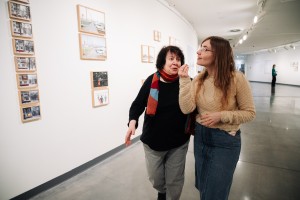 Марина Разбежкина в арт-галерее и в музее Бориса Ельцина