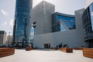 Фасад Ельцин Центра. Весна