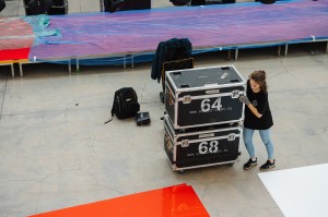 Монтаж подиума в Атриуме Ельцин Центра. Международная неделя моды UF LAB