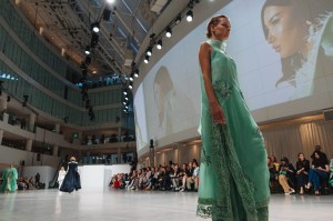 Модный показ в Ельцин Центре. Международная неделя моды UF LAB