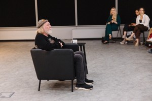 «Как смотреть и анализировать спектакль». Встреча с Олегом Лоевским