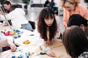 Программа «Смыслы современного Китая». Мастер-класс по плетению китайских узелков чжунгоцзе