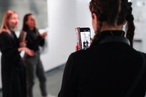 Экскурсия по выставке «НИИ Филаретова. Екатеринбург» с переводом на русский жестовый язык. Неделя глухих в Ельцин Центре. 2024 год