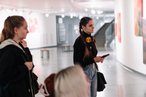 Экскурсия по выставке «НИИ Филаретова. Екатеринбург» с переводом на русский жестовый язык. Неделя глухих в Ельцин Центре. 2024 год