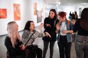 Экскурсия по выставке «НИИ Филаретова. Екатеринбург» с переводом на русский жестовый язык. Неделя глухих в Ельцин Центре. 2024 год