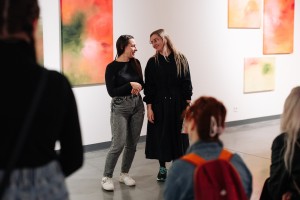 Экскурсия по выставке «НИИ Филаретова. Екатеринбург» с переводом на русский жестовый язык. Неделя глухих в Ельцин Центре. 2024 год