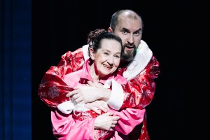 Новогодний спектакль для взрослых «Стыдно быть несчастливым»