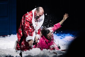 Новогодний спектакль для взрослых «Стыдно быть несчастливым»