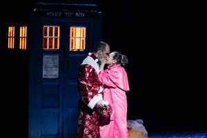 Новогодний спектакль для взрослых «Стыдно быть несчастливым»