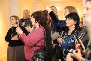 Открытие выставки Алёны Дергилёвой «Непричёсанная Москва»