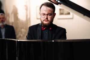 «Она запомнилась по дням». Поэтическая антология войны