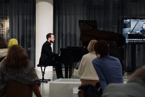 «Она запомнилась по дням». Поэтическая антология войны