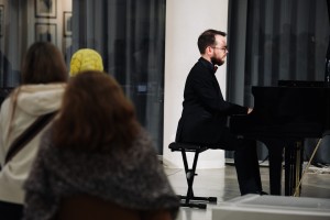 «Она запомнилась по дням». Поэтическая антология войны