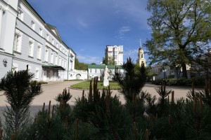 Усадьба Долгоруковых-Бобринских на Малой Никитской в Москве весной