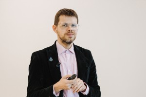 Лекция «Память о войне в эпоху перемен: коммеморация Великой Отечественной войны в 1990-е годы» в Ельцин Центре