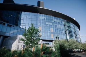 Фасад Ельцин Центра в Екатеринбурге весной